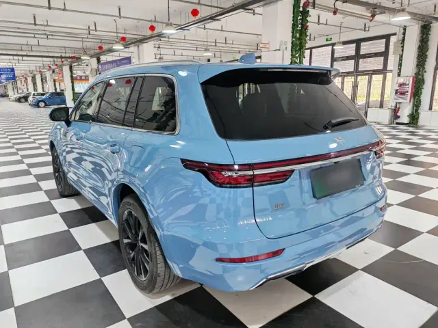 Li Auto ONE — Фото автомобиля 8