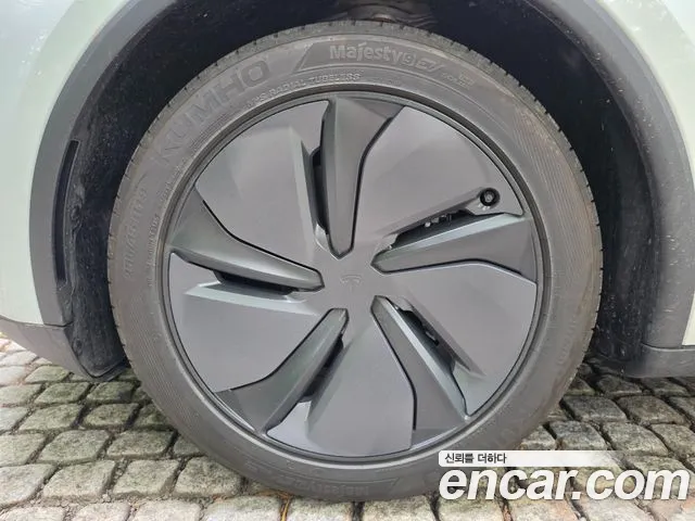 Tesla Model Y — Фото автомобиля 6