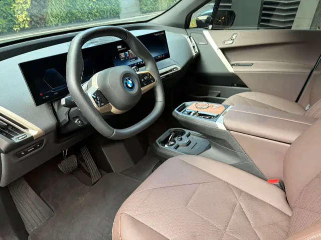 BMW iX — Фото автомобиля 14