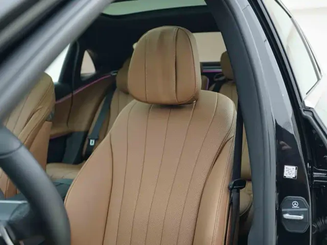 Mercedes-Benz E-Class — Фото автомобиля 12