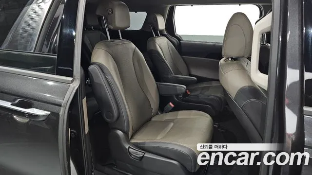 Kia Carnival Generation 4 — Фото автомобиля 26