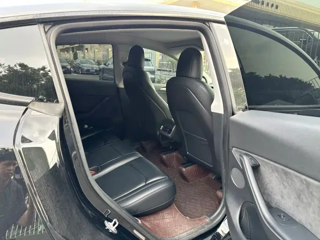 Tesla Model Y — Фото автомобиля 15