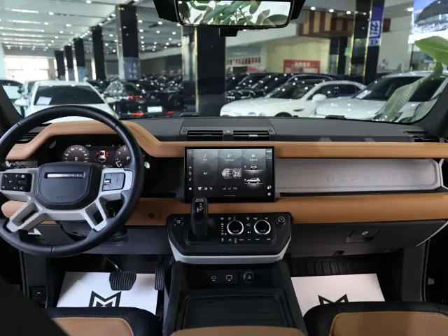 Land Rover Defender — Фото автомобиля 13