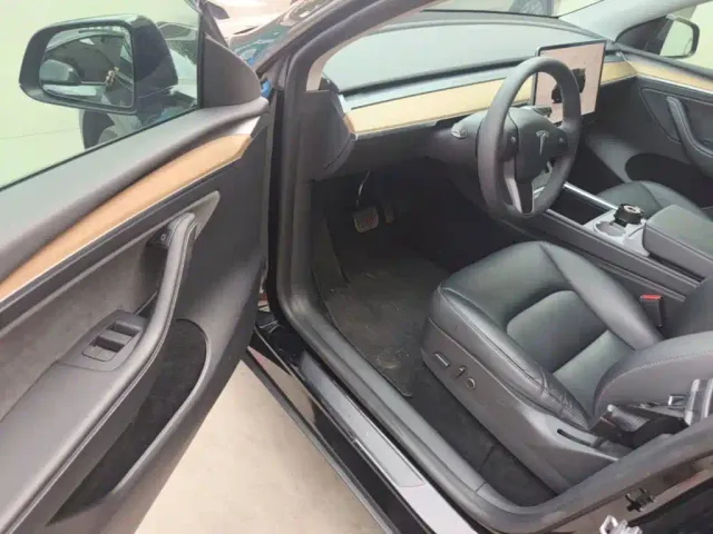 Tesla Model Y — Фото автомобиля 15