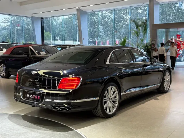 Bentley Flying Spur — Фото автомобиля 7