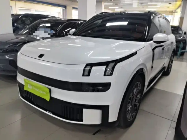 Фотография автомобиля — Lynk & Co 900