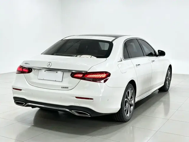 Mercedes-Benz E-Class — Фото автомобиля 5