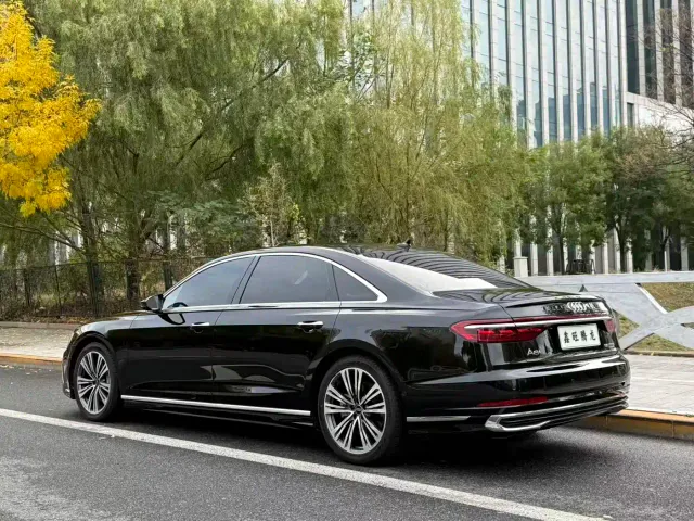 Audi A8 — Фото автомобиля 17