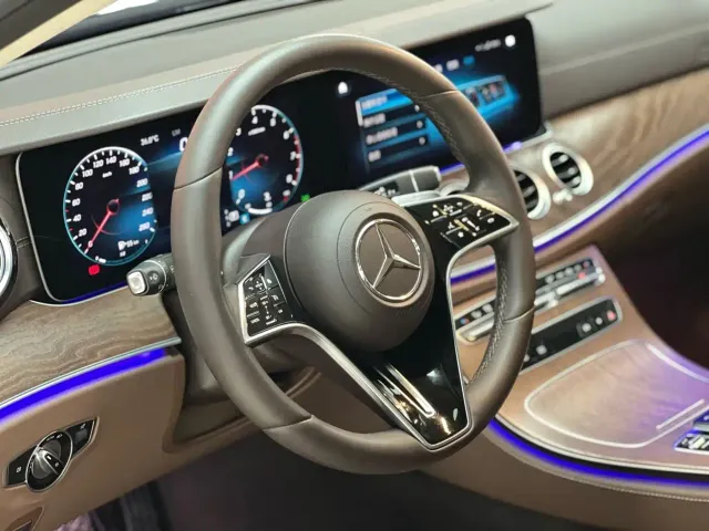 Mercedes-Benz E-Class — Фото автомобиля 7