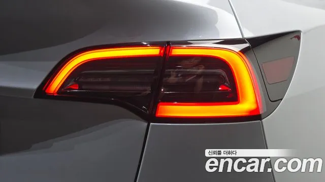 Tesla Model Y — Фото автомобиля 24