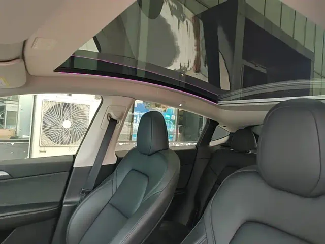 Tesla Model Y — Фото автомобиля 17