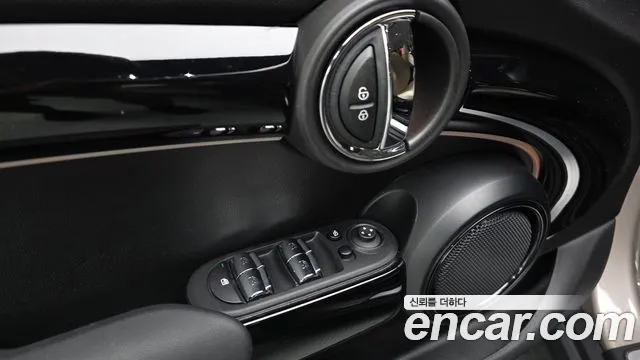 Mini Cooper Cooper 5 дверей Classic — Фото автомобиля 18