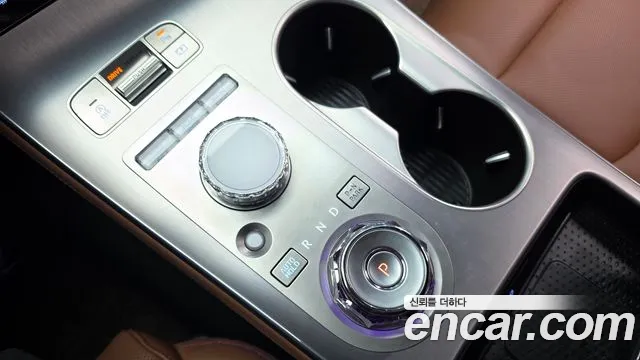 Genesis GV70 — Фото автомобиля 12