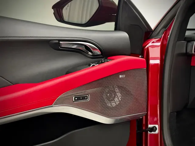 Lotus Emira — Фото автомобиля 10