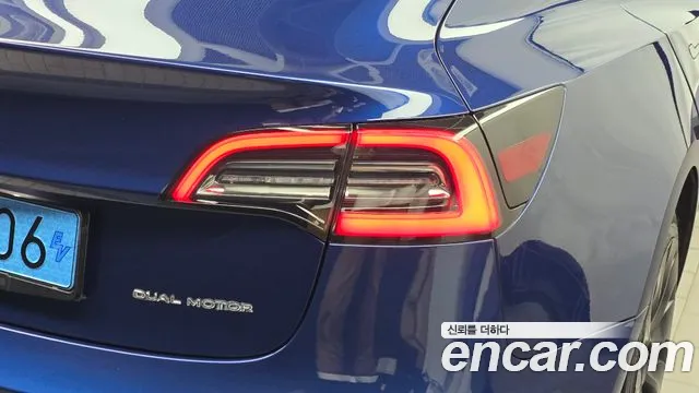 Tesla Model 3 — Фото автомобиля 8