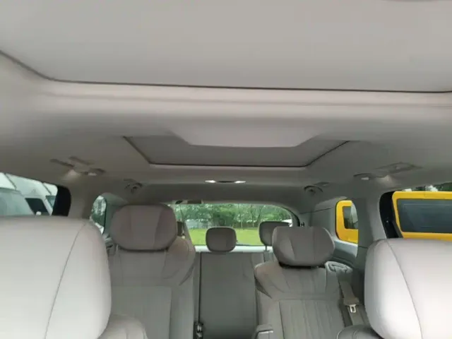 Roewe iMAX8 — Фото автомобиля 17
