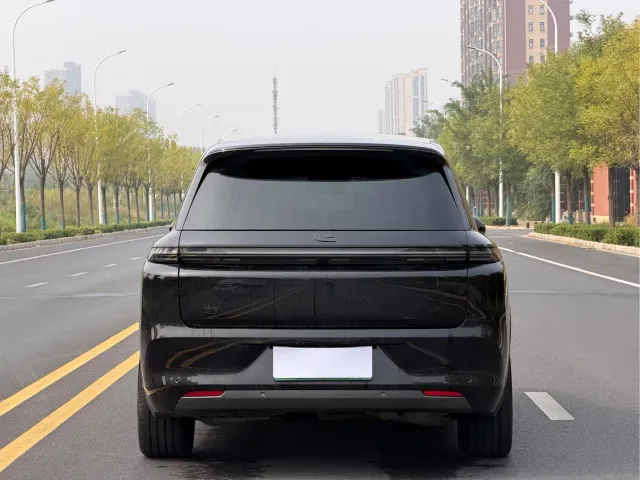 Li Auto L8 — Фото автомобиля 5
