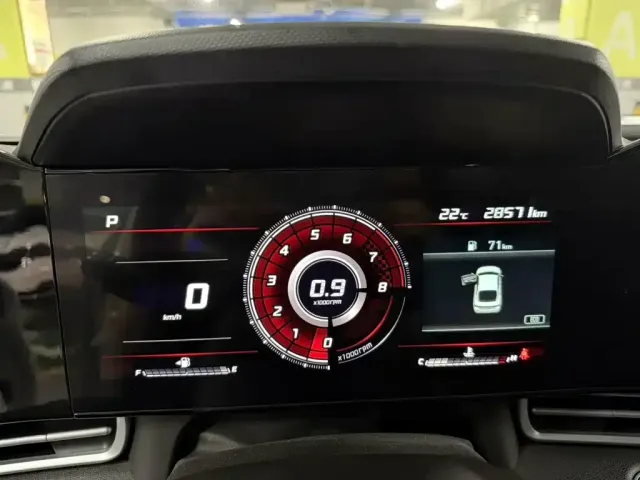 Hyundai Elantra 2022 1.5L CVT LUX Premium Edition — Фото автомобиля 13
