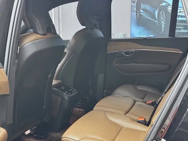 Volvo XC90 — Фото автомобиля 5