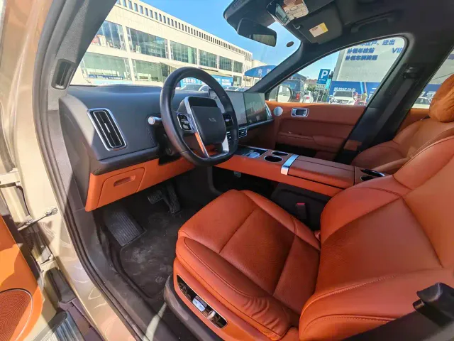 Li Auto L9 — Фото автомобиля 12