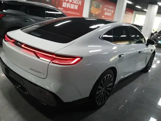 Geely Galaxy Xingyao 8 — Фото автомобиля 3