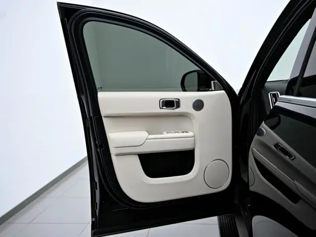 Li Auto L9 — Фото автомобиля 22