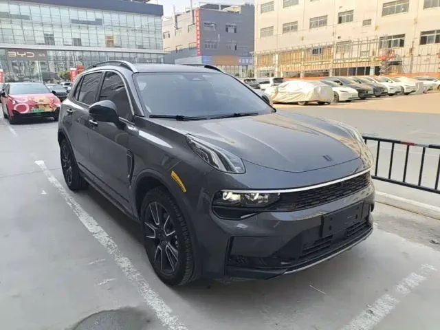 Lynk & Co 01 — Фото автомобиля 3