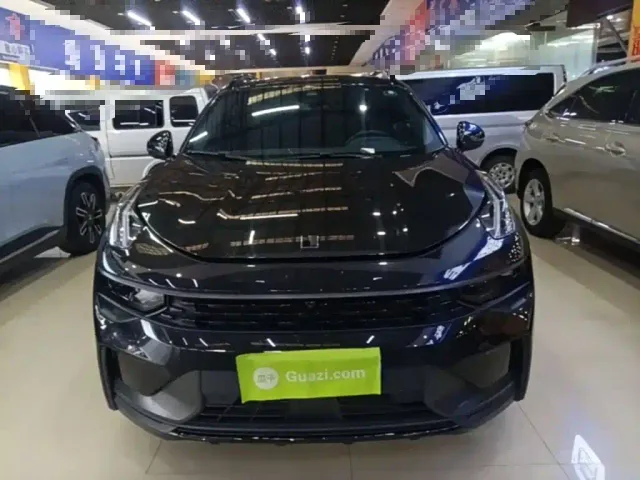 Lynk & Co 01 — Фото автомобиля 2