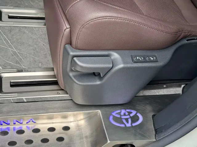 Toyota Sienna — Фото автомобиля 13