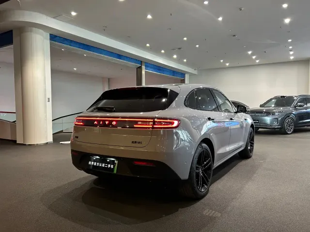 Aito M5 — Фото автомобиля 16