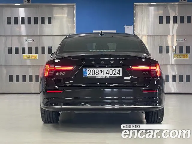 Volvo S90 — Фото автомобиля 4