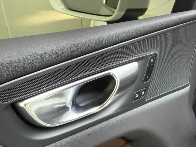 Volvo XC60 — Фото автомобиля 25