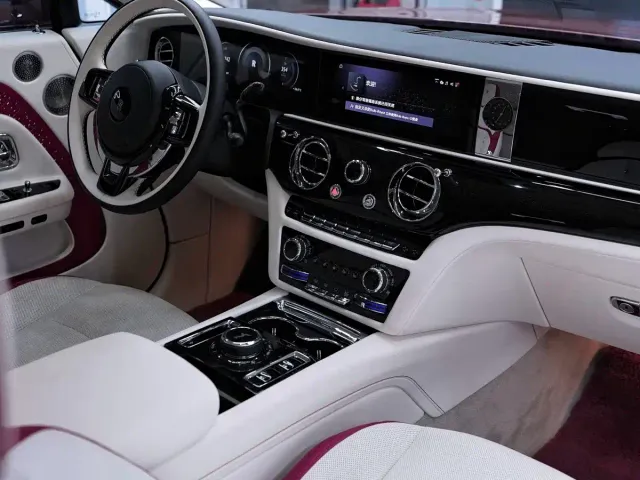 Rolls-Royce Spectre — Фото автомобиля 12