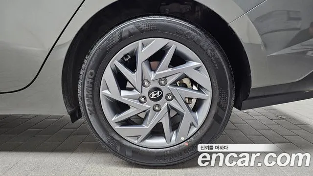 Hyundai Avante CN7 — Фото автомобиля 6