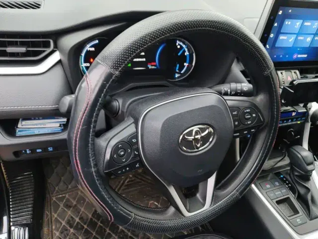 Toyota RAV4 — Фото автомобиля 6