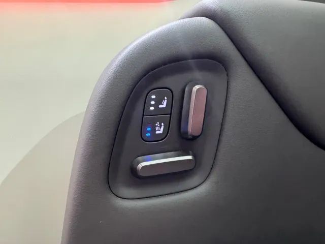 Li Auto MEGA — Фото автомобиля 16