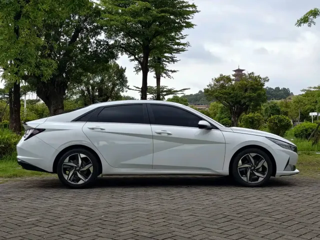 Hyundai Elantra — Фото автомобиля 5