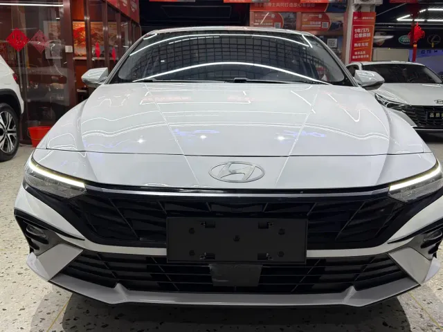 Hyundai Elantra — Фото автомобиля 2