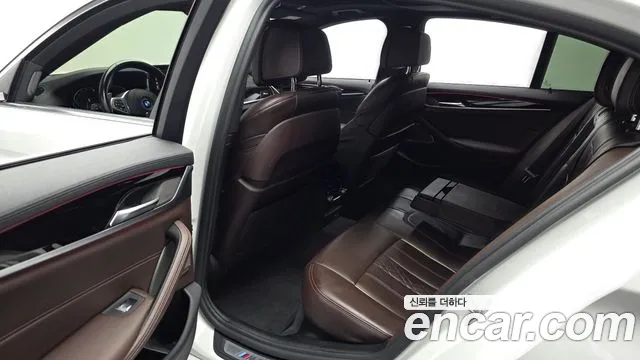 BMW 5-Series 5 серия (G30) — Фото автомобиля 10