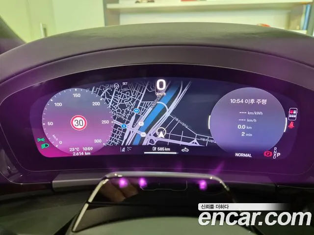 Porsche Macan Electric — Фото автомобиля 8