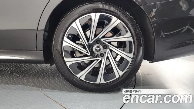 Mercedes-Benz E-Class E-класс W214 E300 4MATIC Exclusive — Фото автомобиля 17