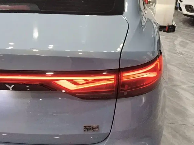 Geely Emgrand — Фото автомобиля 7