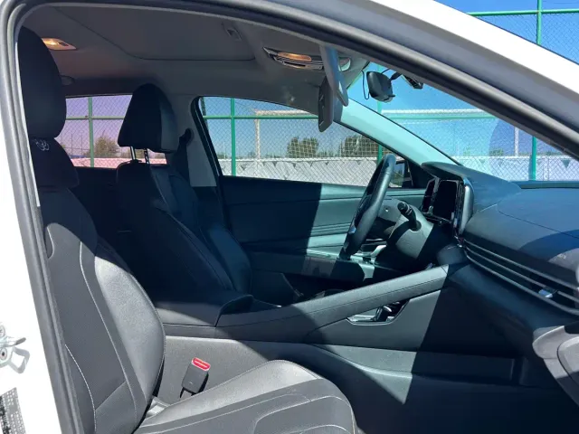 Hyundai Elantra — Фото автомобиля 8