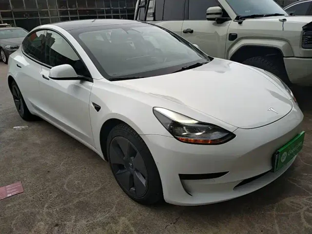 Tesla Model 3 — Фото автомобиля 3