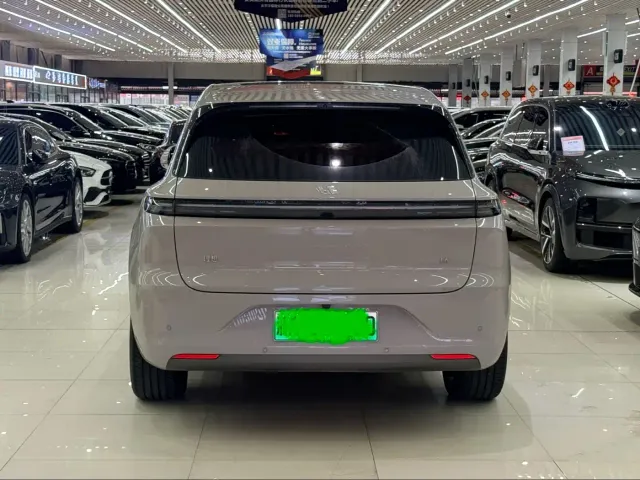 Li Auto L6 — Фото автомобиля 4