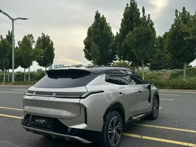 Lynk & Co 08 EM-P — Фото автомобиля 7