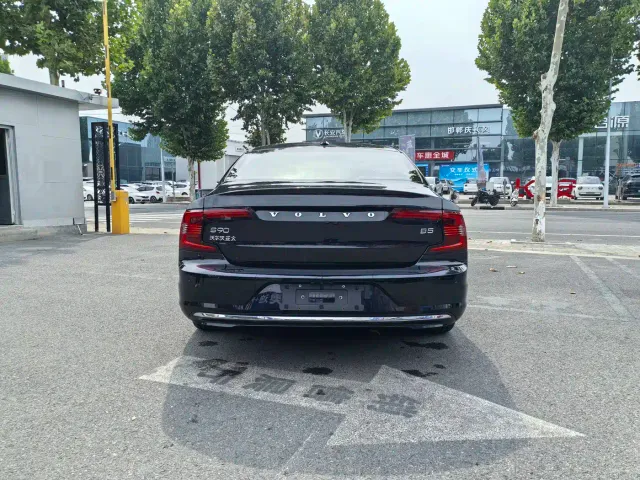 Volvo S90 — Фото автомобиля 9
