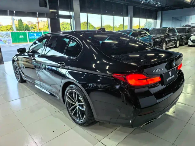 BMW 5 Series — Фото автомобиля 5