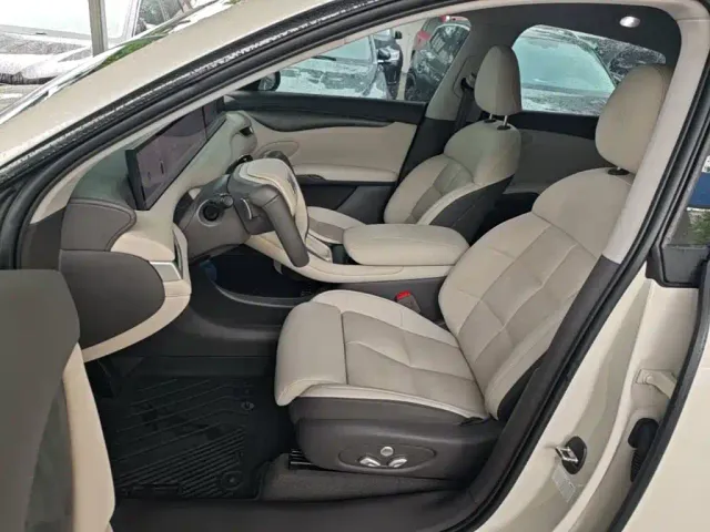 IM Motors LS6 — Фото автомобиля 14