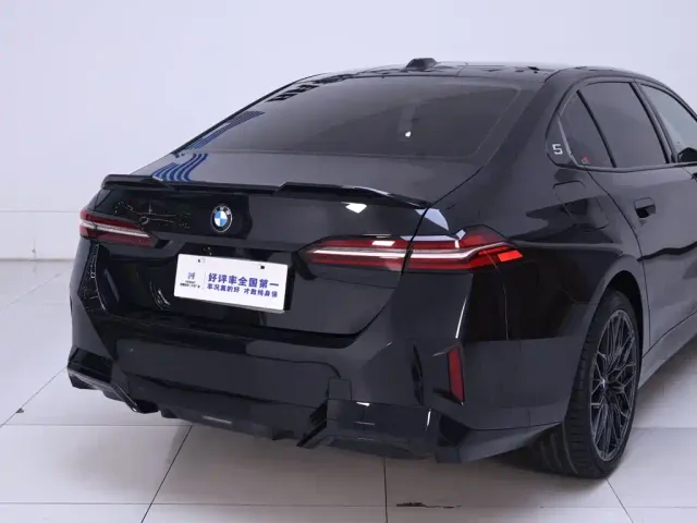 BMW 5 Series — Фото автомобиля 8